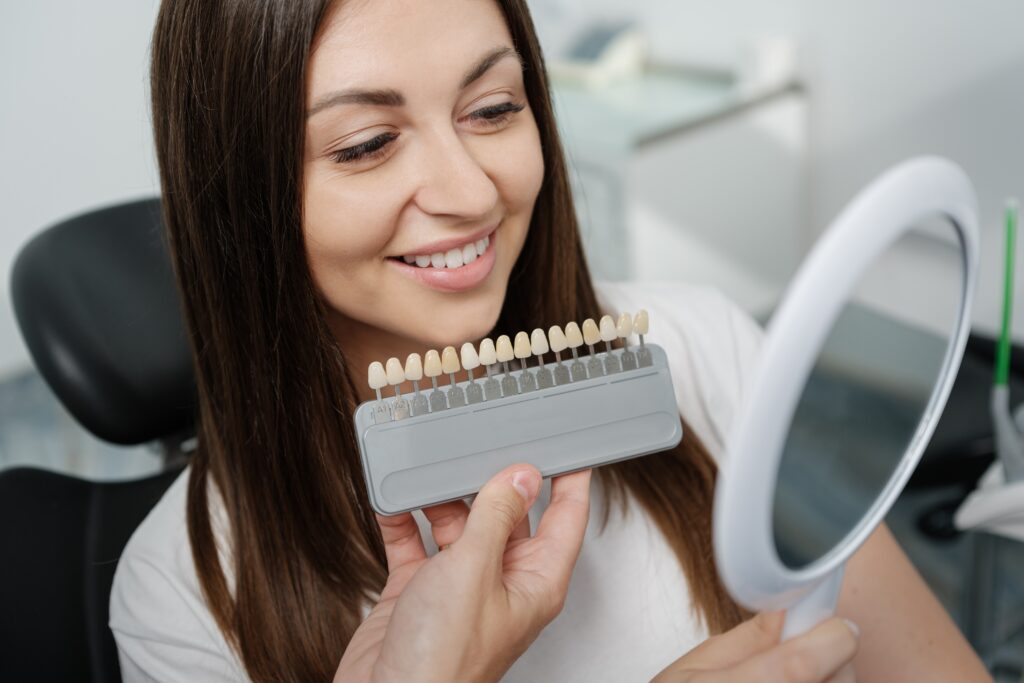 Composite Veneers vs Porcelain Veneers - Which one is best for me 